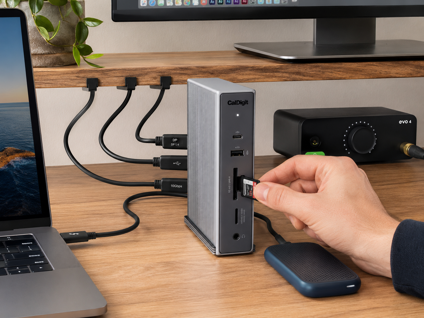 Best Creator Desk Setup SUPPORTING 8 Docking Station Connectivity