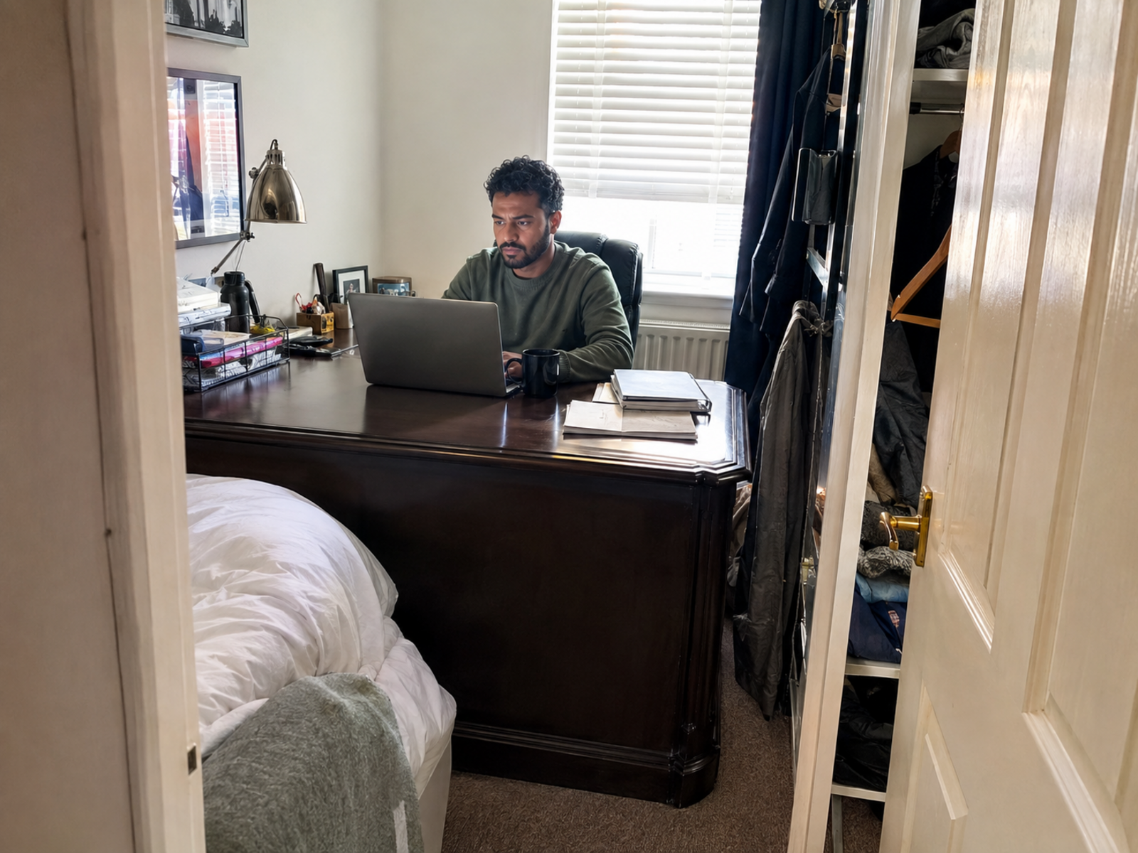 Best Office Desks For Small Spaces