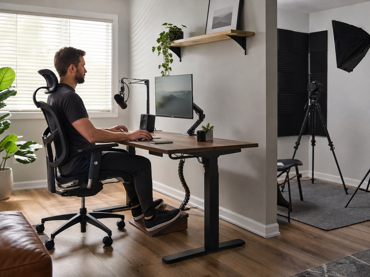Creator Gear Essentials Guide SUPPORTING 8 Comfortable Creator Workspace